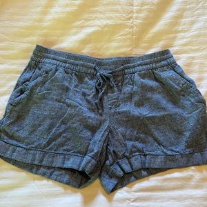 Old Navy Women’s Pull On Shorts Size Medium.